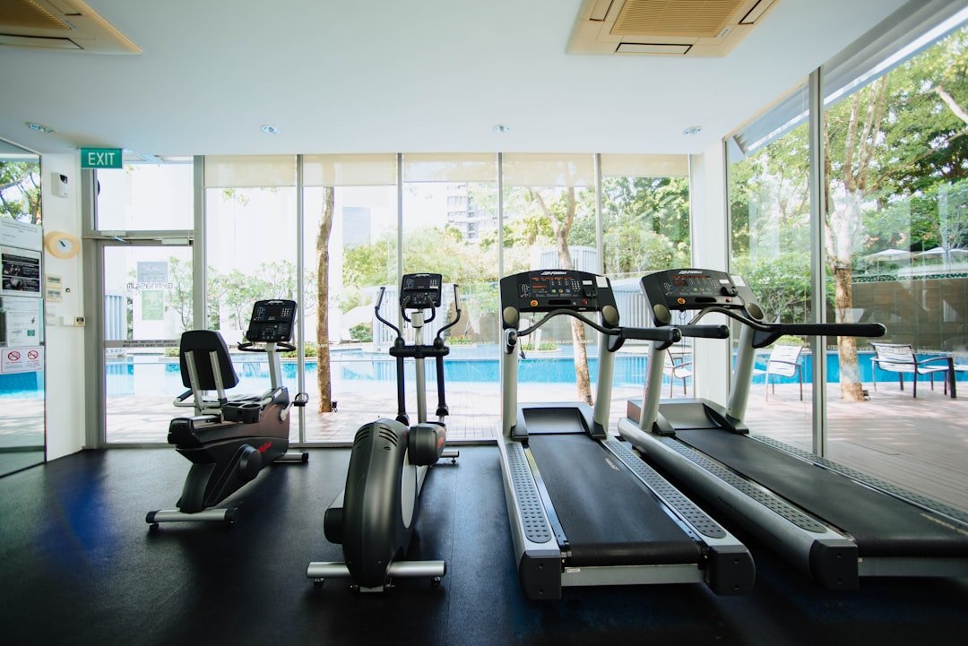 Otthoni edzőterem és fitness bérlet összehasonlítása